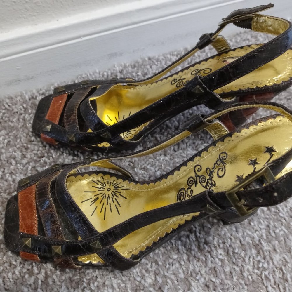 Sandals - Picture 2 of 4